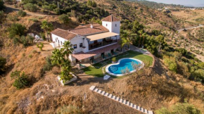 Mansion 7 bedrooms 6 bathrooms private pool heated in cold months and privacy of 5 ha pure nature 'San Jacinto' Tolox